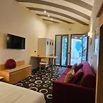 Select Executive 4*