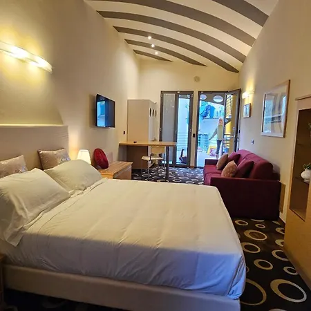 Ξενοδοχείο με διαμερίσματα Select Executive 4*