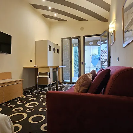 Select Executive Aparthotel 4*